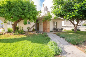 Supreme 4BR Villa With Garden and Sea View by Sea N' Rent